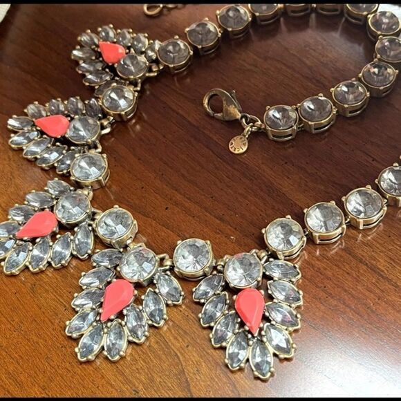 J CREW Aged Brass Gray Coral Chunky Art Deco Cluster Crystal Statement Necklace - Picture 8 of 9